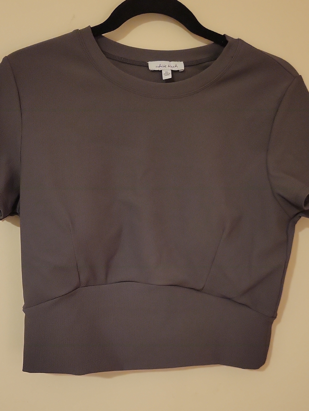 52G white birch Short Sleeve Crop Top in Gray With Removable Pads